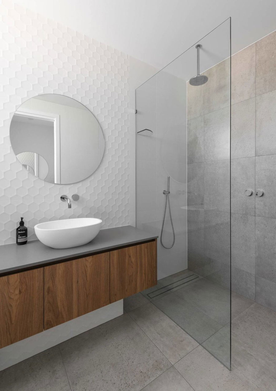 Volwaardige en suite badkamer met moderne gemakken