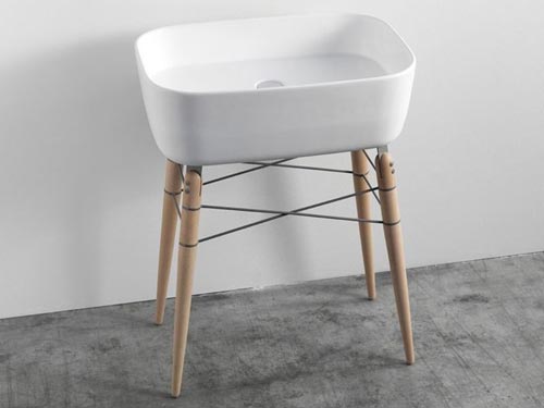 Vrijstaande wastafel met houten onderstel