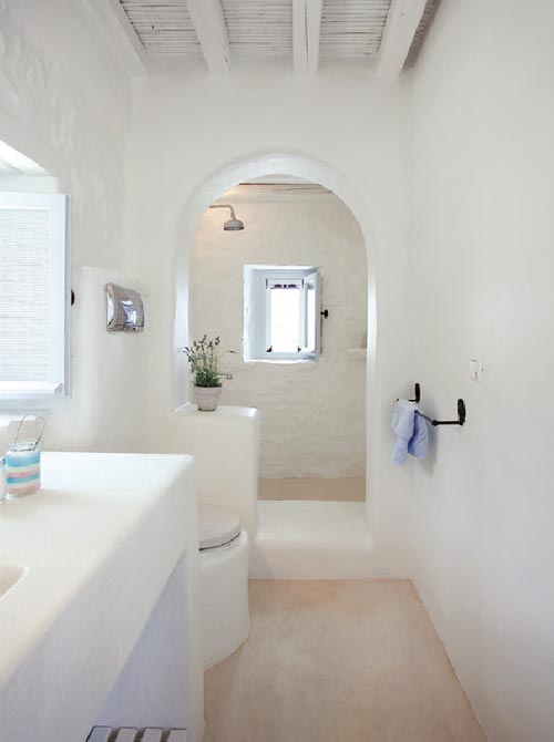 Wit gekalkte badkamer uit Mykonos