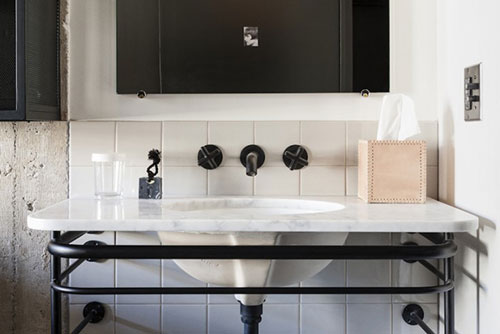 Zwarte kraan badkamer