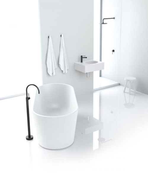 Matzwarte vrijstaande kraan