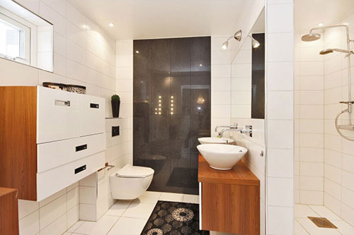 Zweedse badkamer met scheidingswand